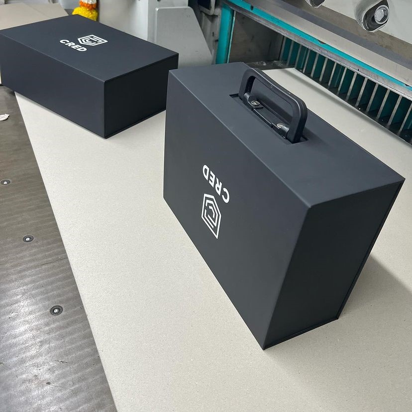 Customized high best quality top branded custom retractable premium gift box branding design and printing in Lagos, Abuja, Nigeria, Africa.