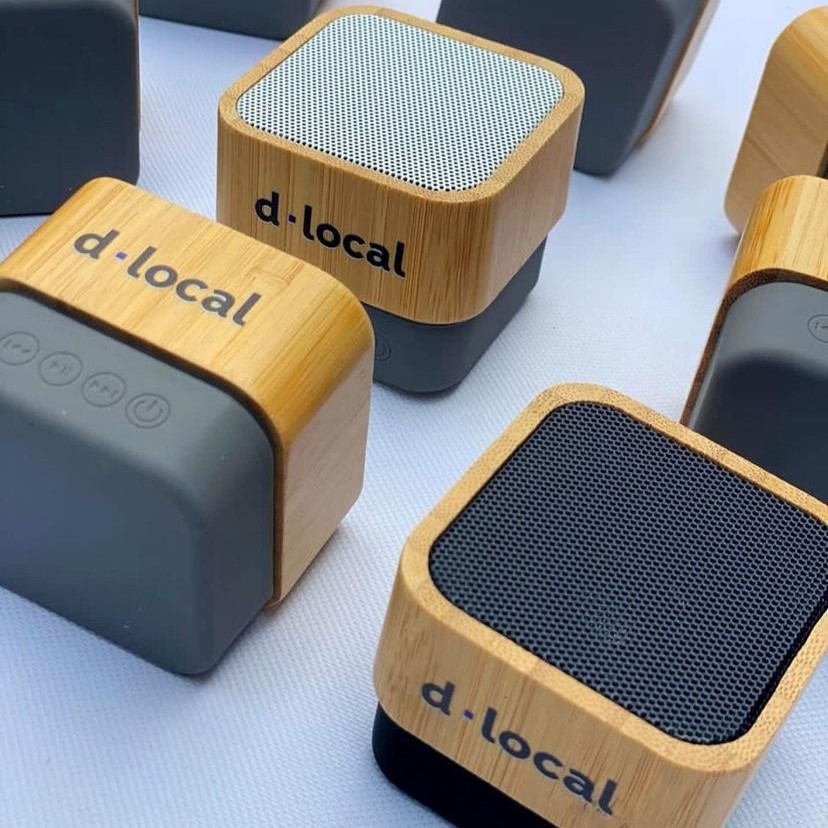 Best quality customized birthday bamboo bluetooth speaker birthday gift items and souvenir printing in lagos nigeria